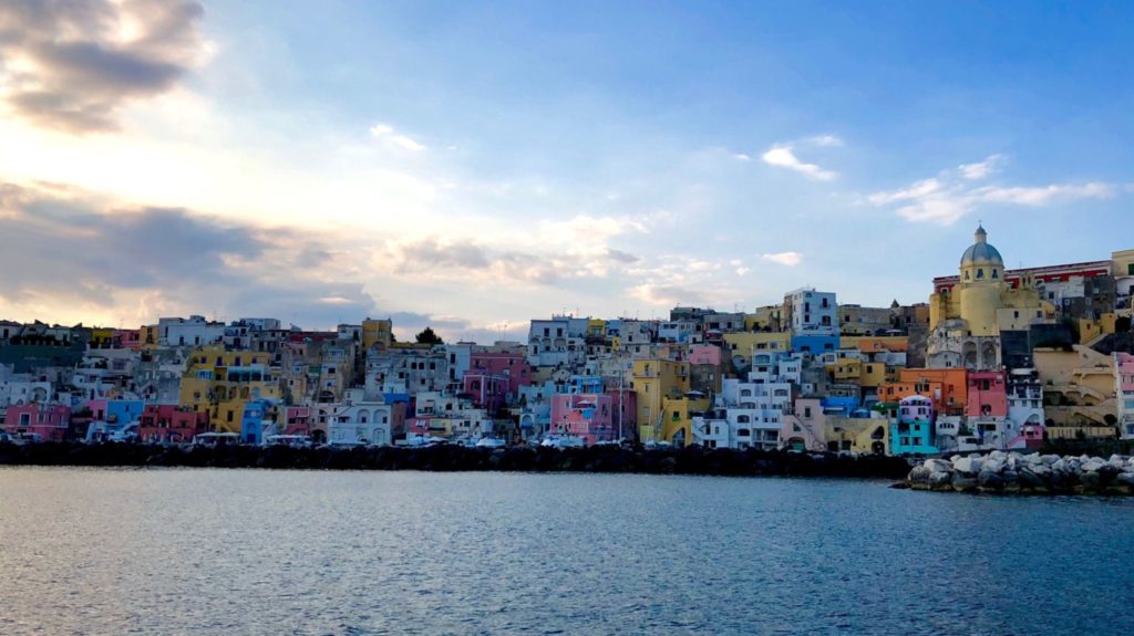 Sailing around Ischia and Procida : The best anchorages