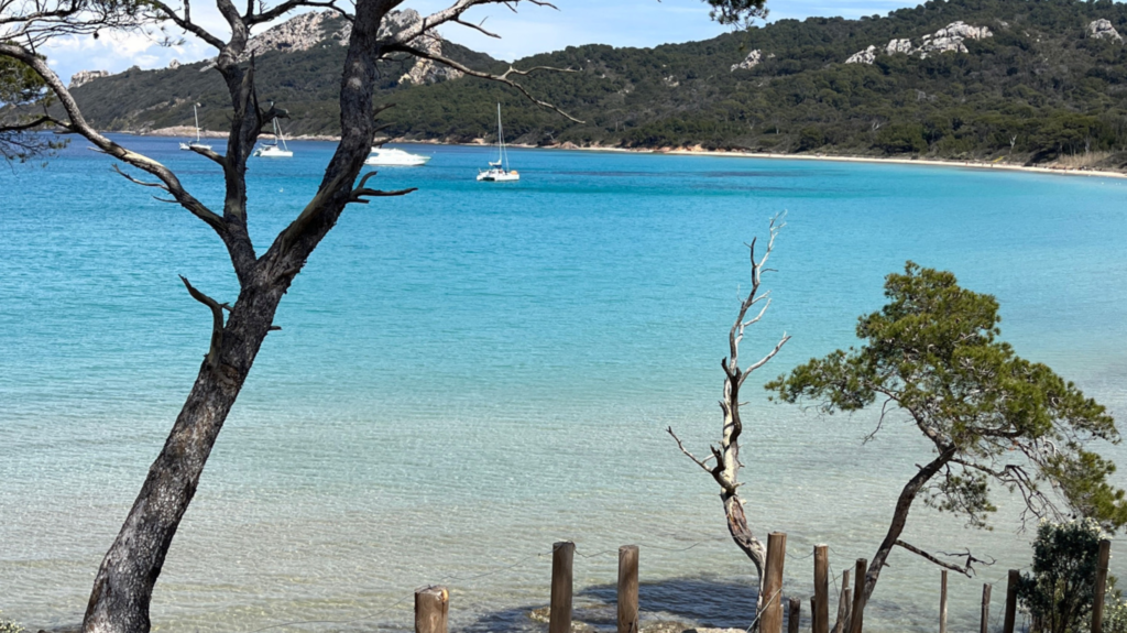 The best anchorages of Porquerolles : baie d'Alycastre or Notre-Dame beach