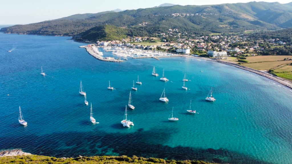 The best anchorages of Upper Corsica : Baie de Macinaggio
