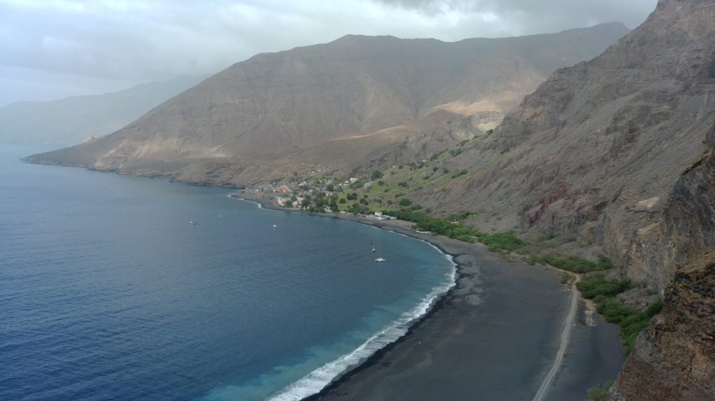 Cruising Cape Verde : tarrafal Santa antao